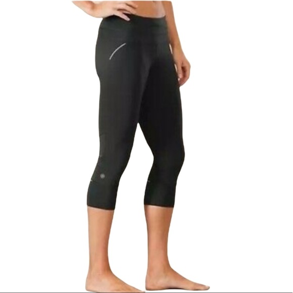 Athleta Black Relay Capri Leggings Running Tights size Small - Picture 1 of 9
